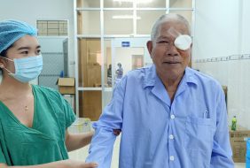 CHƯƠNG TRÌNH PHẪU THUẬT ĐỤC THỦY TINH THỂ CHO BÀ CON NGHÈO TẠI TỈNH CÀ MAU