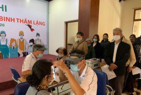 CHƯƠNG TRÌNH PHẪU THUẬT ĐỤC THỦY TINH THỂ CHO BÀ CON NGHÈO TẠI TỈNH LÂM ĐỒNG