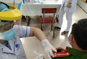 BỆNH VIỆN MẮT RA QUÂN ĐỘI HÌNH TIÊM VĂC XIN PHÒNG COVID – 19 CHO NGƯỜI DÂN THÀNH PHỐ HỒ CHÍ MINH