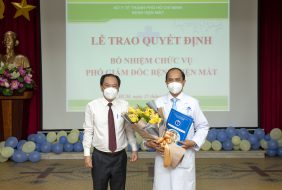 Sở Y tế trao Quyết định bổ nhiệm Phó Giám đốc Bệnh viện Mắt (hạng I) trực thuộc Sở Y tế – Bệnh viện Mắt trao Quyết định Bổ nhiệm Phó Trưởng phòng Công nghệ thông tin.