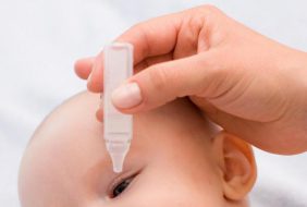 ĐIỂM TIN CẢNH GIÁC DƯỢC CỦA MEDSAFE “KHUYẾN CÁO SỬ DỤNG THUỐC NHỎ MẮT CLORAMPHENICOL CHO TRẺ EM”