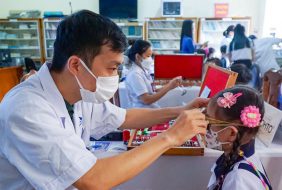 KHOA KHÚC XẠ KHÁM KHÚC XẠ HỌC ĐƯỜNG CHO HỌC SINH CÀ MAU