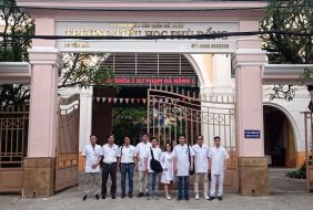 CÁC BẠN KTV KHÚC XẠ – KHOA KHÚC XẠ – BỆNH VIỆN MẮT THAM GIA KHÁM KHÚC XẠ HỌC ĐƯỜNG TẠI ĐÀ NẴNG