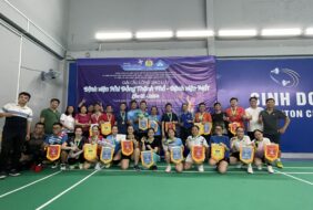 Giải thi đấu cầu lông giao hữu giữa Bệnh viện Mắt thành phố và Bệnh viện Nhi đồng thành phố