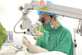 79 người nghèo được phẫu thuật thay thuỷ tinh thể miễn phí