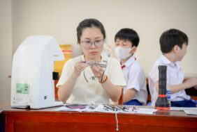 KIỂM TRA NGẪU NHIÊN THỊ LỰC VỚI KÍNH HỌC SINH TIỂU HỌC VÀ TRUNG HỌC CƠ SỞ
