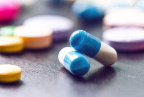 “TĂNG CƯỜNG CẢNH BÁO VỀ NGUY CƠ CỦA THUỐC CHỐNG VIÊM KHÔNG STEROID (NSAID) CHO PHỤ NỮ CÓ THAI” – ĐIỂM TIN CẢNH GIÁC DƯỢC CỦA CƠ QUAN QUẢN LÝ DƯỢC PHẨM PHÁP (ANSM)