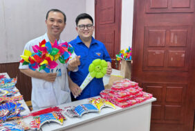 Đoàn Thanh niên Bệnh viện Mắt tổ chức gian hàng “Vui Hội Trăng Rằm ” cho các bé con cán bộ, viên chức và bệnh nhi đang điều trị tại Bệnh viện.